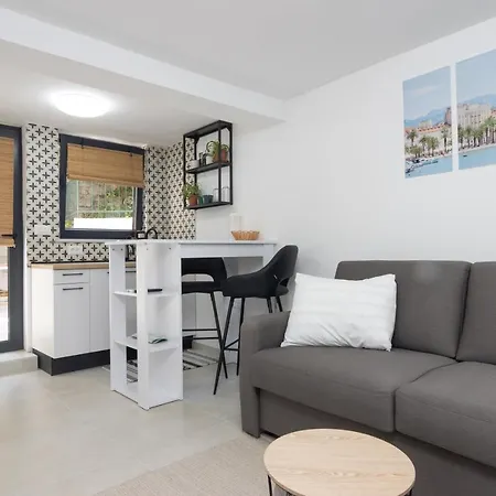 Apartment Tina In Centar With Parking