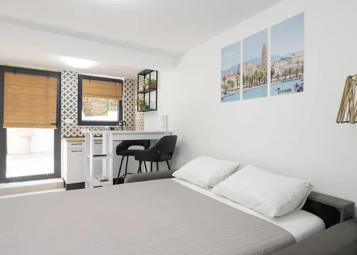 Tina In Centar With Parking Apartmán *