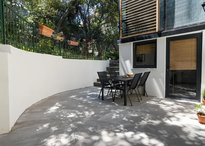 Tina In Centar With Parking Apartmán